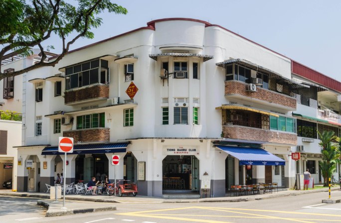 Tiong Bahru Club Singapura, a restaurant in a pre-war Streamline Moderne architectural style building, Tiong Bahru, Singapore. Image shot 2014. Exact date unknown.